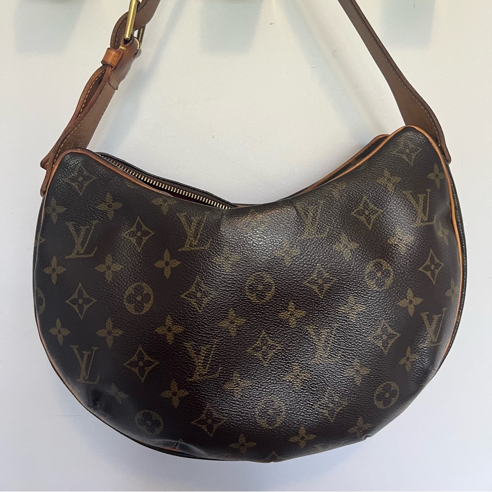 Louis Vuitton Croissant Bag (MM SIZE) - Picture 1 of 6